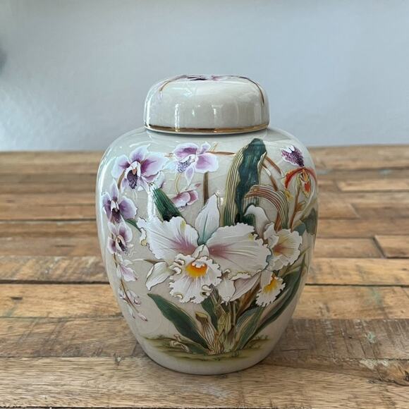 TOYO Other - Vintage Toyo White Orchid Japan Vase 6.25" Hand-painted with lid